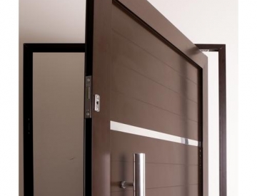 PORTAS PIVOTANTE DE ALUM�NIO